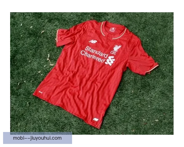 利物浦官网发布新赛季主场球衣球员上身效果集锦尽显红军风采震撼